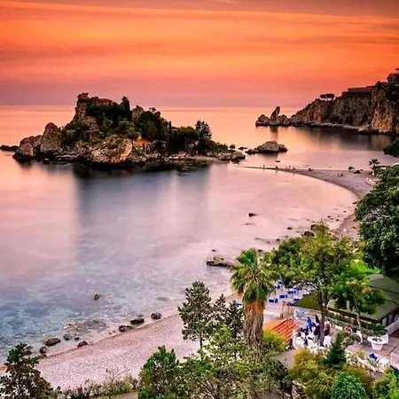 Luxury Penthouse Sea View With Terrace Джардіні-Наксос