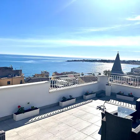 Luxury Penthouse Sea View With Terrace شقة